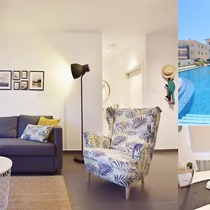 κάντε κράτηση εδώ